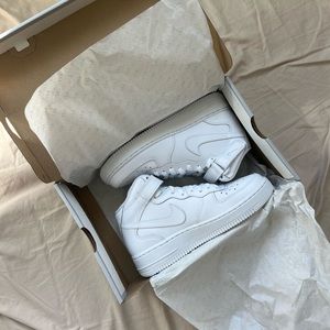 brand new nike air force ones mid top